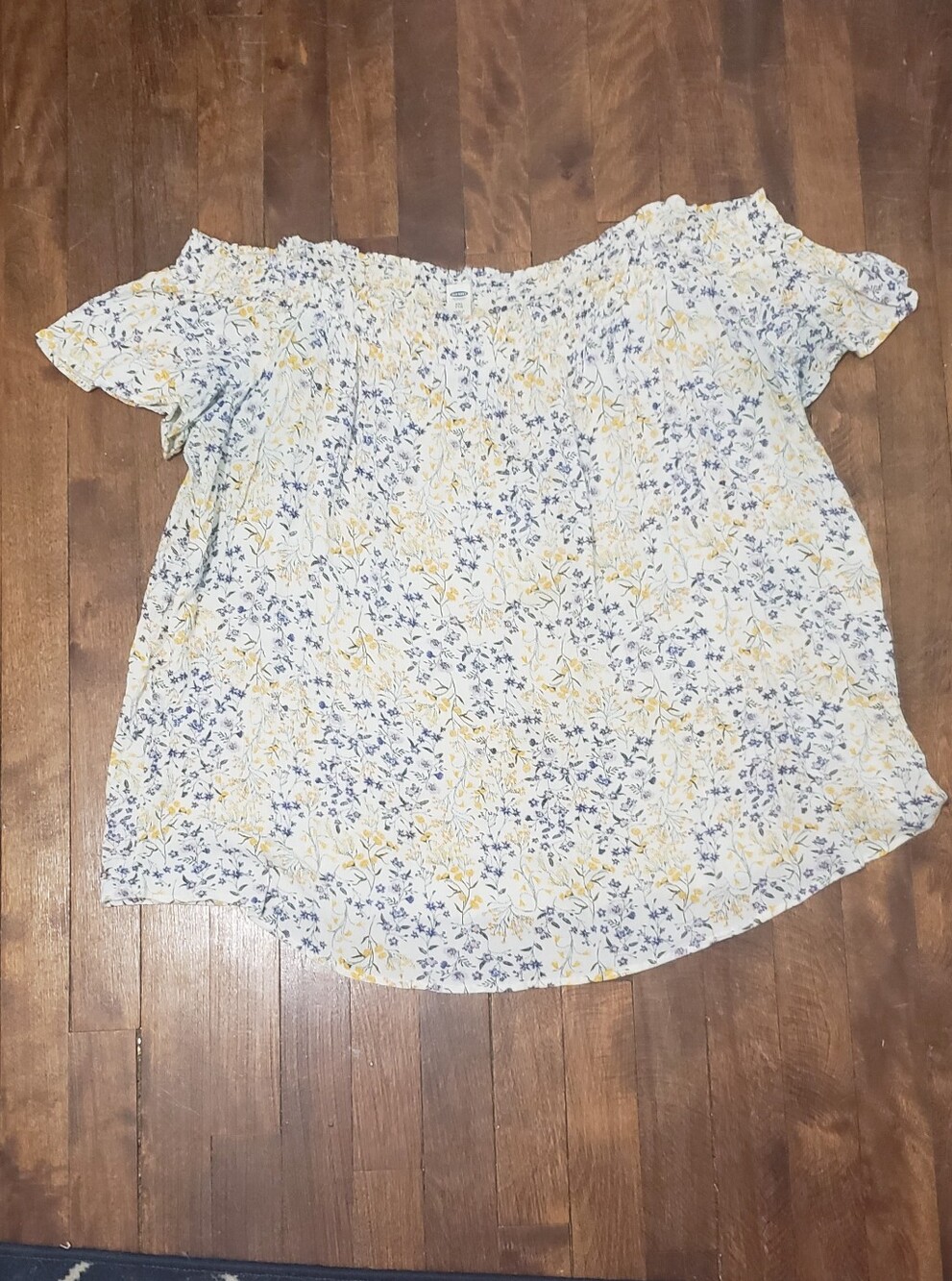 Old Navy Flowy lightweight gauze off-the Shoulder Top